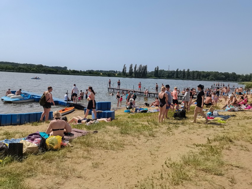 Gm. Szamotuły. Upalna niedziela w Pamiątkowie: tłum letników na plaży!