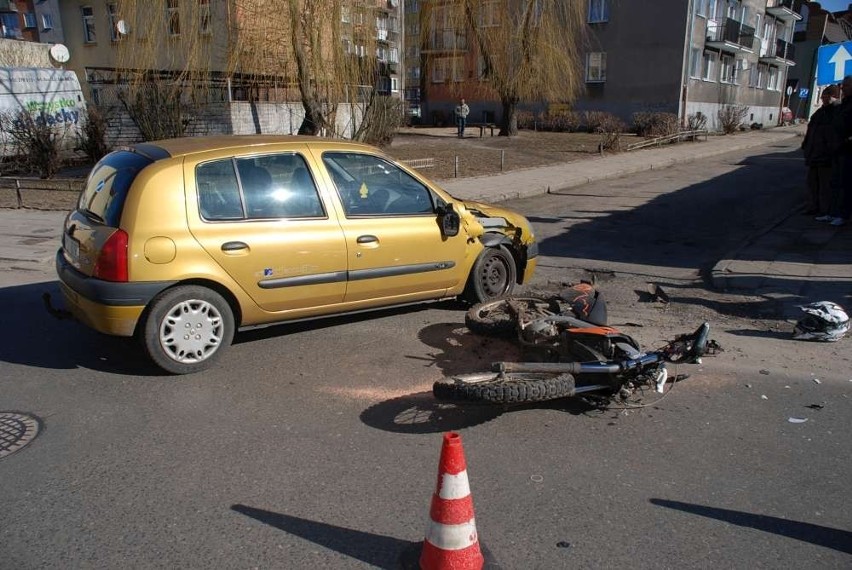 Chodzież: Wypadek na Marcinkowskiego. Auto zderzyło się z motocyklem