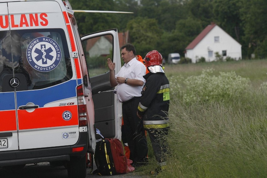 Osiek: Śmiertelny wypadek pod Lubinem na drodze nr 36, ciężarówka zderzyła się z osobówką