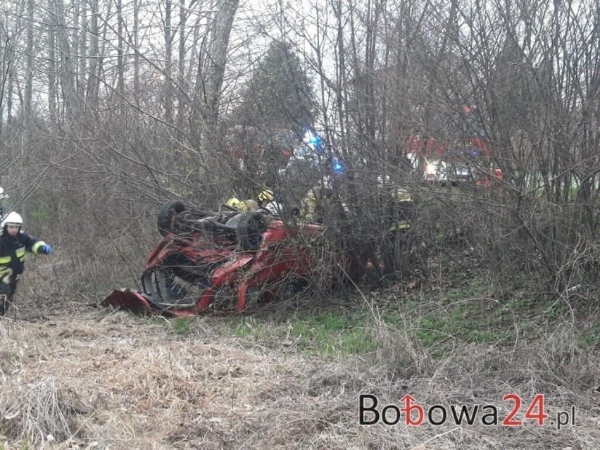 Tragedia na drodze pod Nowym Sączem. W zderzeniu dwóch aut zginął 89-letni mężczyzna