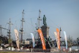 Adam Mickiewicz na czas wakacji wybrał się z Rynku Głównego do Gdyni?