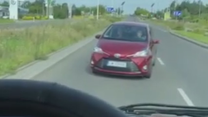 Kierowca jadący Toruńską we Włocławku w kierunku Torunia...