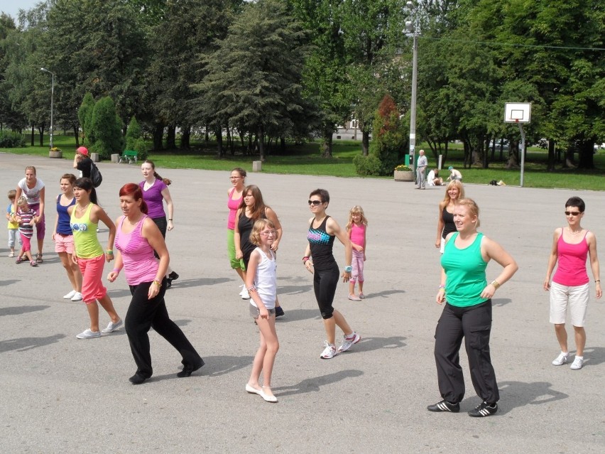 Zobacz jak się tańczy zumbę [WIDEO+FOTO]