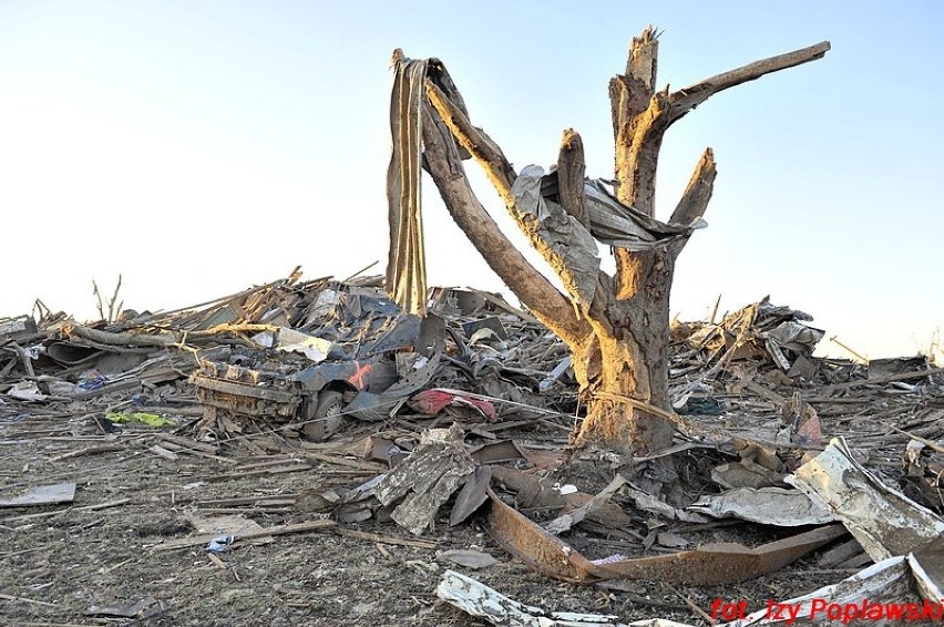 Gigantyczne tornado zniszczyło miasto Moore w stanie Oklahoma [zdjęcia]