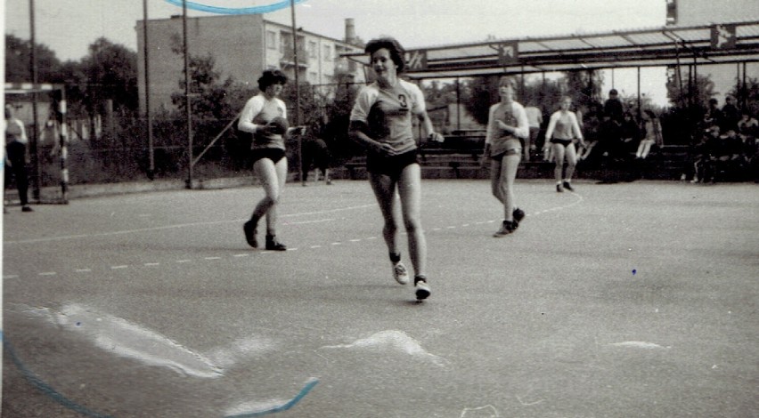 Chodzieżanie w roku 1984: biegi uliczne i drużyna piłki ręcznej na zdjęciach Zenona Prusaka