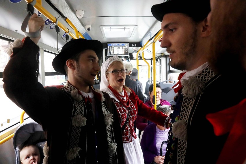 Zbliża się 52. Festiwal Chóralny "Legnica Cantat", śpiewają w autobusach MPK
