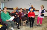 Skierniewicki Klub Seniora Ustronie śpiewająco i w ogródku ZDJĘCIA
