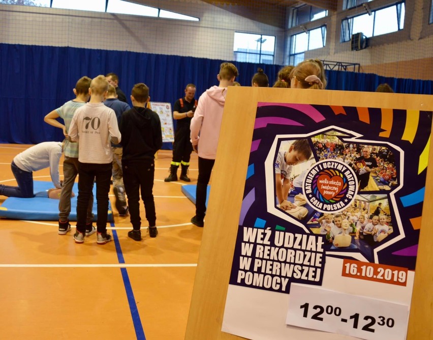Szkoła Podstawowa w Gołuchowie włączyła się w akcję bicia rekordu udzielania pierwszej pomocy