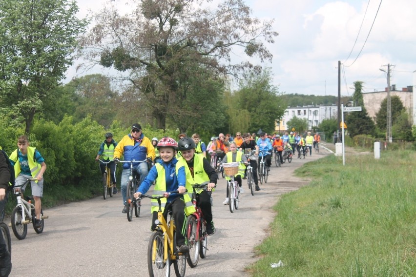 Blisko 100 rowerzystów wzięło udział w wągrowieckiej akcji pt. Odjazdowy Bibliotekarz. ZOBACZCIE ZDJĘCIA