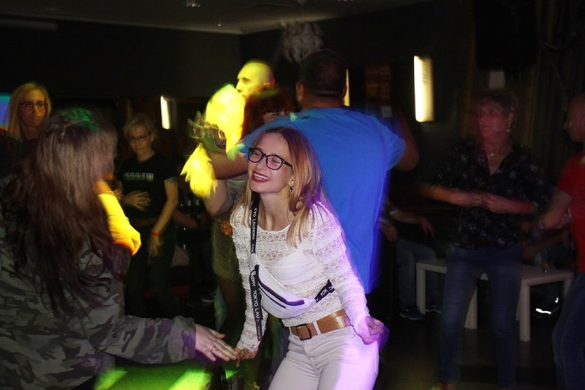 Sobotnia impreza z DJ Bekerem w Kropie [zdjęcia]