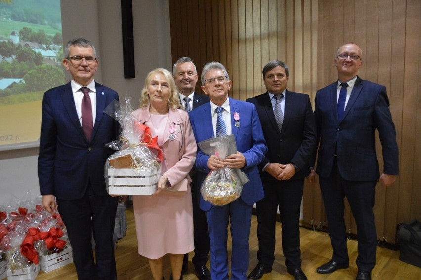 Złote gody w Starym Sączu. Burmistrz Lelek wręczył medale małżeństwom z długoletnim stażem