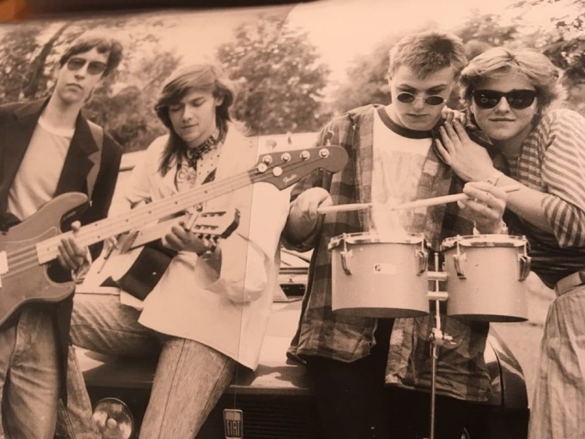 Grupa Oxi, festiwal we Wrześni, prawdopodobnie rok 1992. Na zdjęciu od lewej: Rafał Muniak, Artur Franczak, Mikołaj Matyska i Janka Matyska