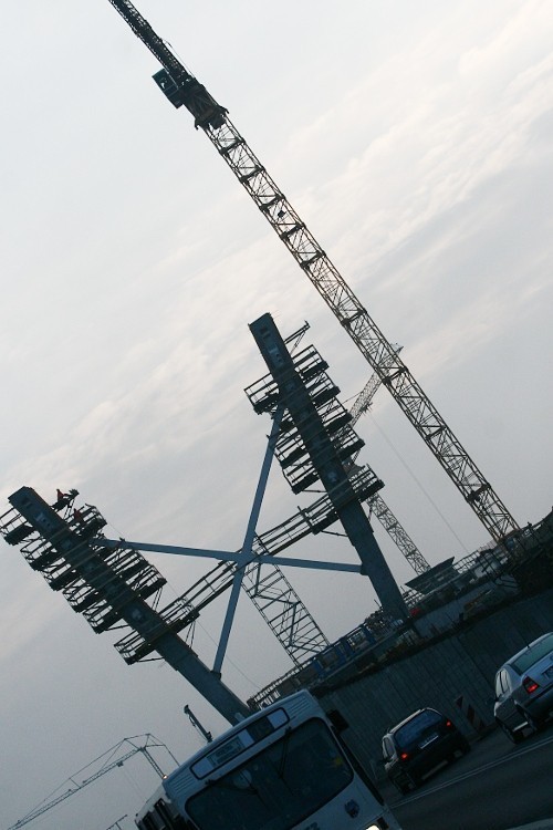 Budowa mostu w Toruniu. Zobacz na jakim etapie są prace na moście [ZDJĘCIA]
