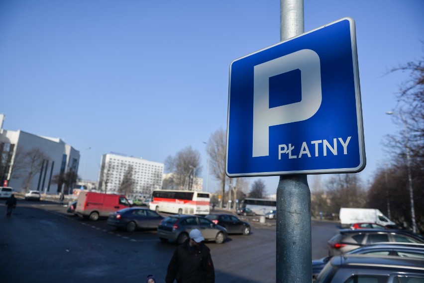 Abonamenty parkingowe w Gdyni wchodzą w erę cyfryzacji. Koniec z wydawaniem papierowych kartek