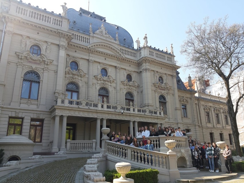 Wieluńskie Towarzystwo Naukowe zabrało uczniów z Siemkowic na zwiedzanie Łodzi FOTO