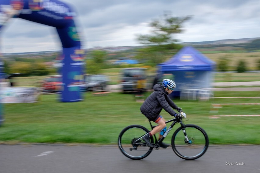 Pucharu Tarnowa MTB. Pod Górą św. Marcina kolarze górscy ścigali się w finałowych zawodach. Mamy zdjęcia