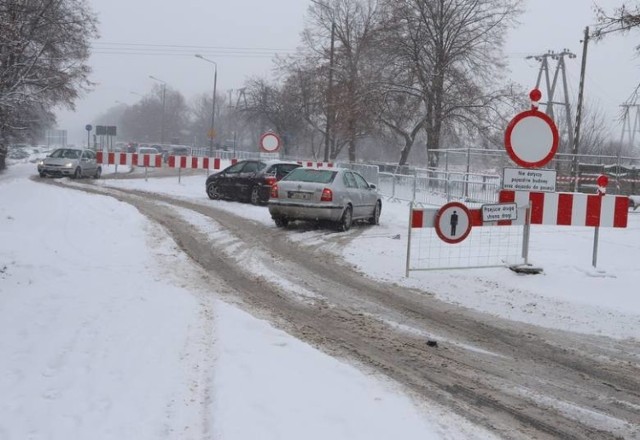 W sobotę, 30 stycznia, nie wszyscy kierowcy stosowali się do zakazu wjazdu na wiadukt przy ulicy Kozienickiej w Radomiu.