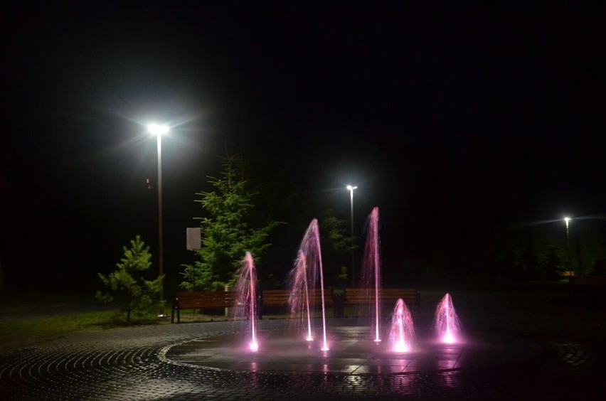 Tak wygląda nowa fontanna w Ostrowitem koło Rypina. Zobacz zdjęcia