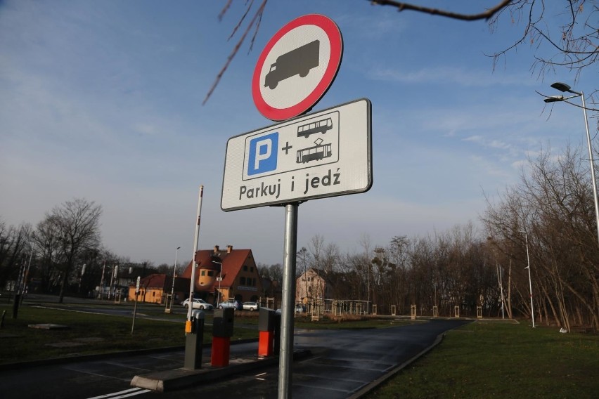Parking jest dostępny dla Użytkowników parkingu 7 dni w...