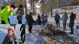 Walentynkowe ognisko w Gaszynie.  Mieszkańcy chętnie wzięli udział w wydarzeniu zorganizowanym przez OSP, FOTO, WIDEO