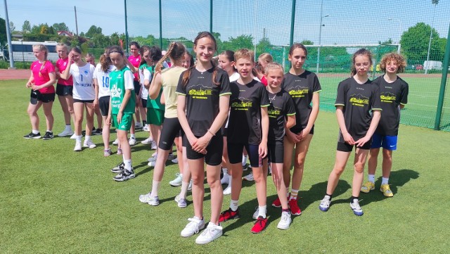 Dziewczęta ze szkoły w Nochowie zajęły trzecie miejsce w czwórboju podczas zawodów w Gnieźnie.