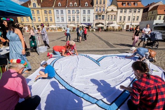 „Solidarni z niepełnosprawnymi - pozytywna akcja społeczna” - happening pod takim hasłem odbył się w czwartek (24 maja) na Starym Rynku w Bydgoszczy. 
➤➤

Prognoza pogody [TVN Meteo, x-news]
