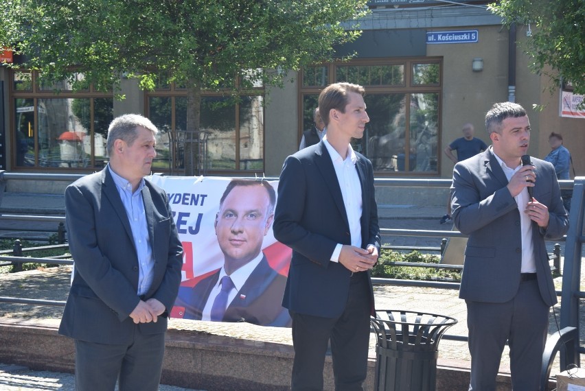 Malbork. Wyborcze spotkanie PiS z posłem Kacprem Płażyńskim, który przyszedł "z otwartą przyłbicą" [ZDJĘCIA]. Nie zabrakło lokalnych wątków