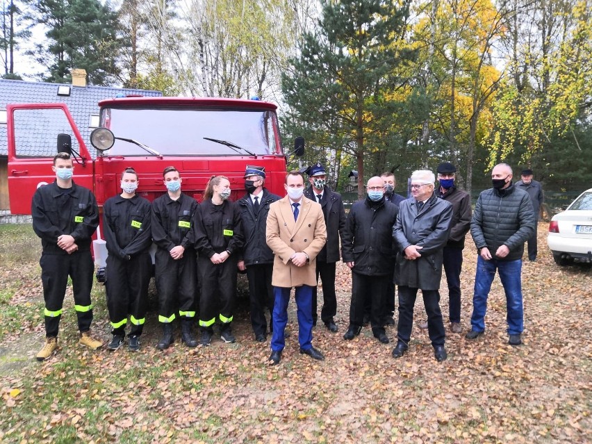 Druhowie z OSP w Zelwie otrzymali pierwszy samochód gaśniczy [Zdjęcia]