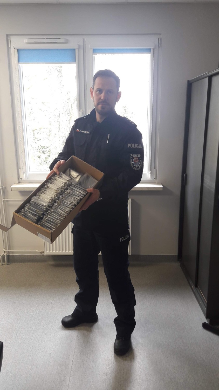 200 maseczek trafiło do policjantów z Trzcianki 