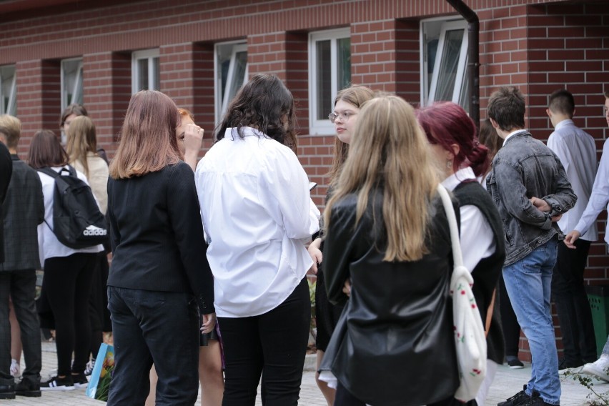 Uczniowie złotowskiego Liceum Ogólnokształcącego wrócili po wakacjach do szkoły. Zaczynamy nowy rok szkolny w Złotowie.