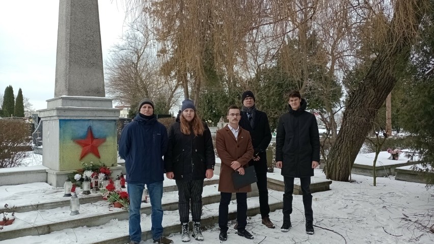 Ruch Narodowy w Gnieźnie chce usunięcia pomnika z czerwoną gwiazdą z cmentarza przy ulicy Witkowskiej