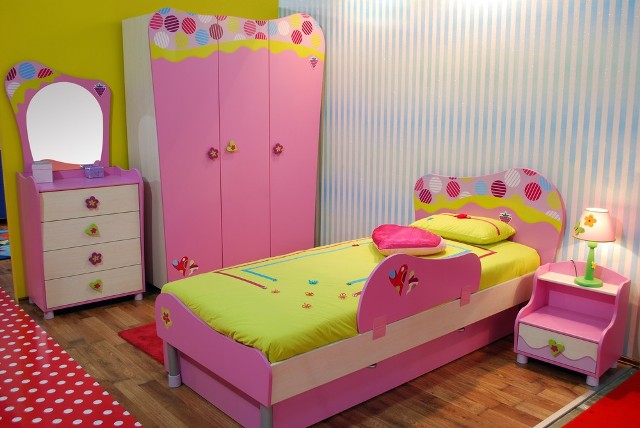 Jak wybrać szafę do pokoju dziecka?