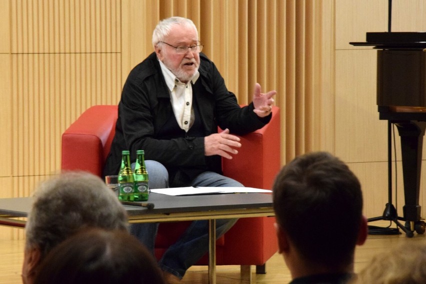 Spotkanie z Janem Nowickim w Filharmonii Świętokrzyskiej. Słynny aktor promował swoją najnowsza książkę "Szczęśliwy bałagan"