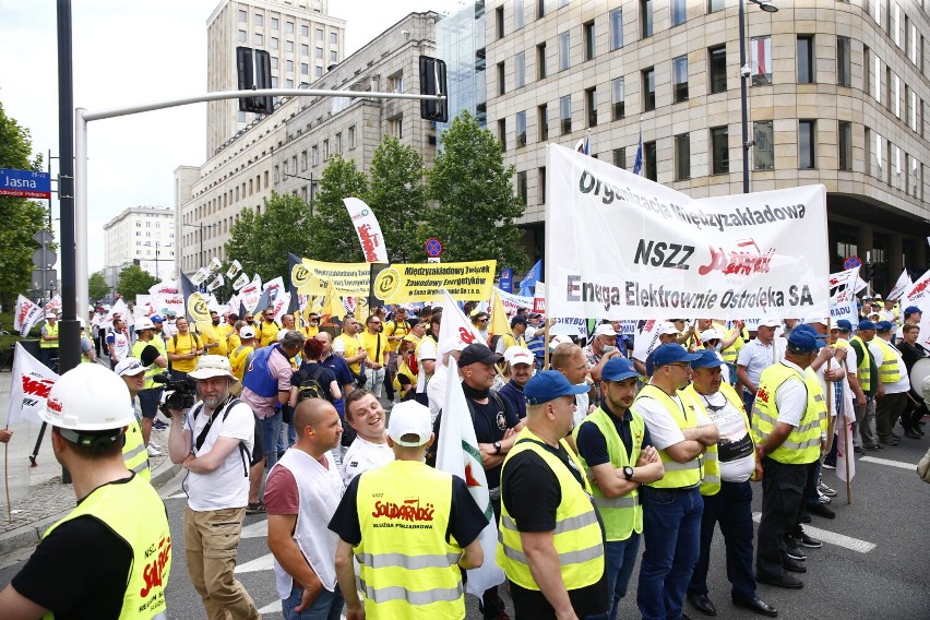 Centrum Warszawy zablokowane. Trwa protest górników i energetyków. Utrudnienia mogą potrwać do wieczora