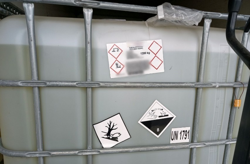 Niebezpieczny transport substancji żrącej zatrzymany w Granowie 
