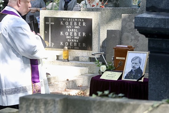 Aktor spoczął na Cmentarzu Ewangelicko-Augsburskim.