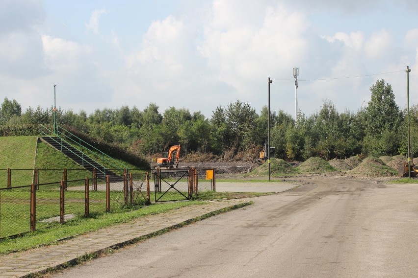 Rozpoczęły się prace związane z budową boiska w...