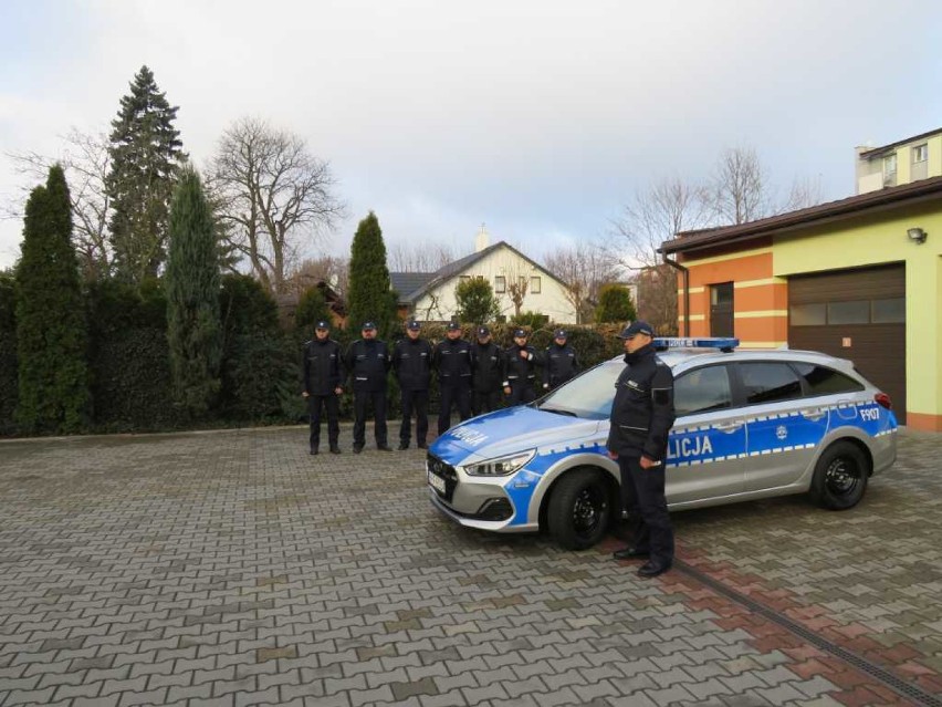 Pow. bełchatowski. Nowy samochód dla policjantów z Zelowa