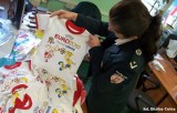 Celnicy w Kielcach zatrzymali koszulki z logo Euro 2012 [zdjęcia]