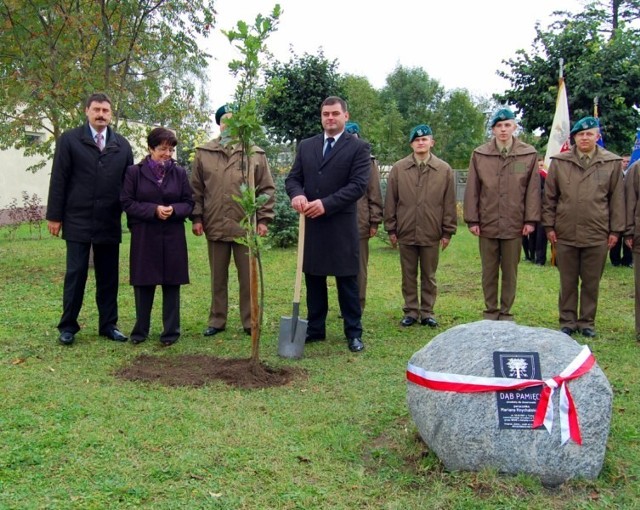 Podczas uroczystości zasadzono symboliczny Dąb Pamięci