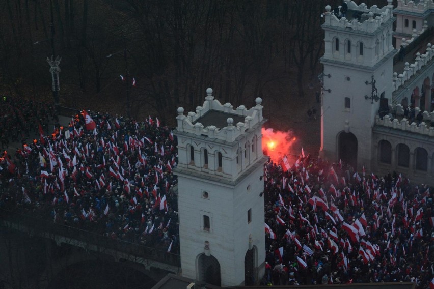 Niesamowite zdjęcia Marszu Niepodległości 200 tys....