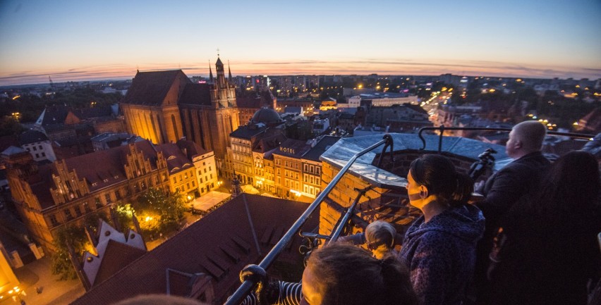 Toruń: Nocne zwiedzanie wieży ratuszowej. Co za widoki!...