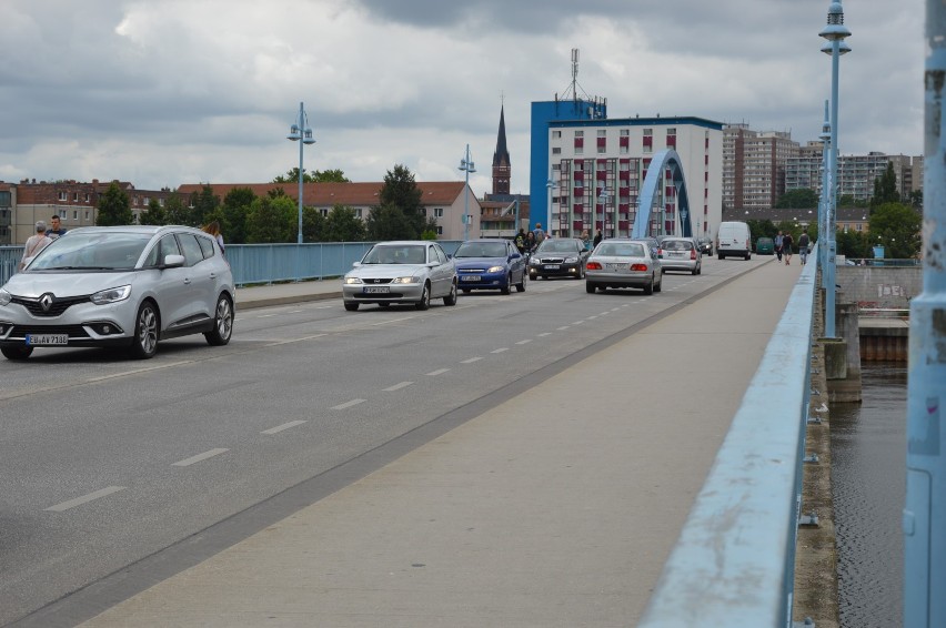 W roku 2010 przeciętna pensja mieszkańca powiatu słubickiego...