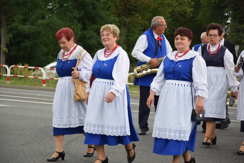 Rolnicy z Brzezia podziękowali za plony jako pierwsi w gminie Pleszew