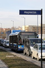 Awaria świateł spowodowała wielkie korki na ul. Opolskiej. Urzędnicy wyjaśniają sprawę 