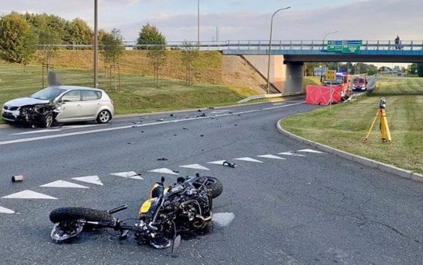 Tragedia w Żorach. W wypadku zginął motocyklista. 57-latek zderzył się czołowo podczas wyprzedzania. Zmarł pomimo reanimacji