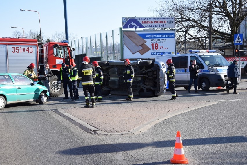 Wypadek w Skierniewicach na skrzyżowaniu przy szpitalu [ZDJĘCIA]