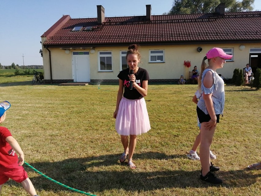  W Ostrówkach w gminie Budzyń odbył się festyn z okazji Dnia Dziecka