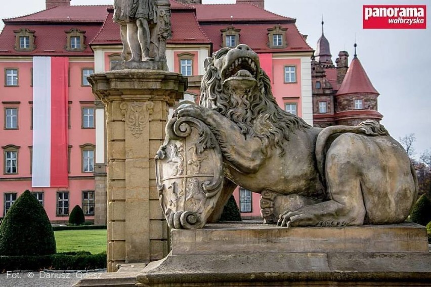 Oczywiście olbrzymia, stara budowla ma swoje duchy....