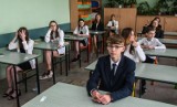 Tematy na egzaminie ósmoklasisty z polskiego 2023. Zobacz arkusz CKE, a w nim temat rozprawki i opowiadania. Mamy też odpowiedzi do zadań